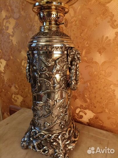 Старинная керосиновая лампа