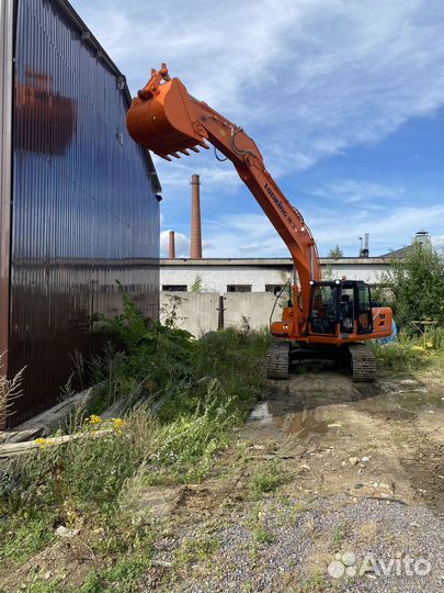 Гусеничный экскаватор