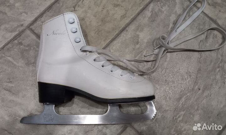Коньки фигурные для девочки