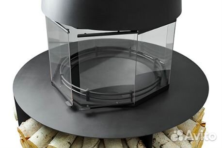 Островной камин с остеклением