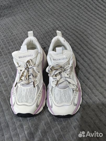 Кроссовки женские новые 39