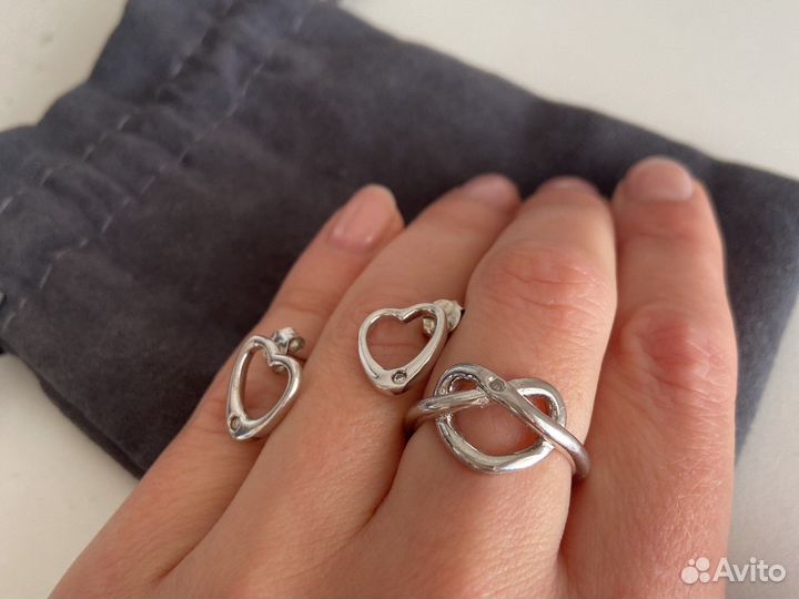 Серебряный комплект кольцо и серьги с бриллиантом