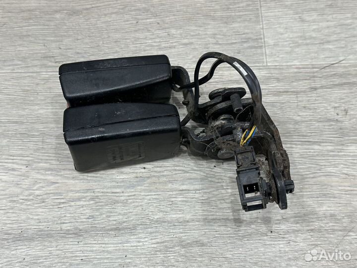 Ответная часть ремня безопасности Skoda Octavia A7