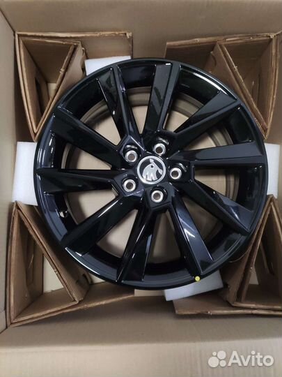 Skoda Rapid R16 оригинал Stratos Volkswagen Polo