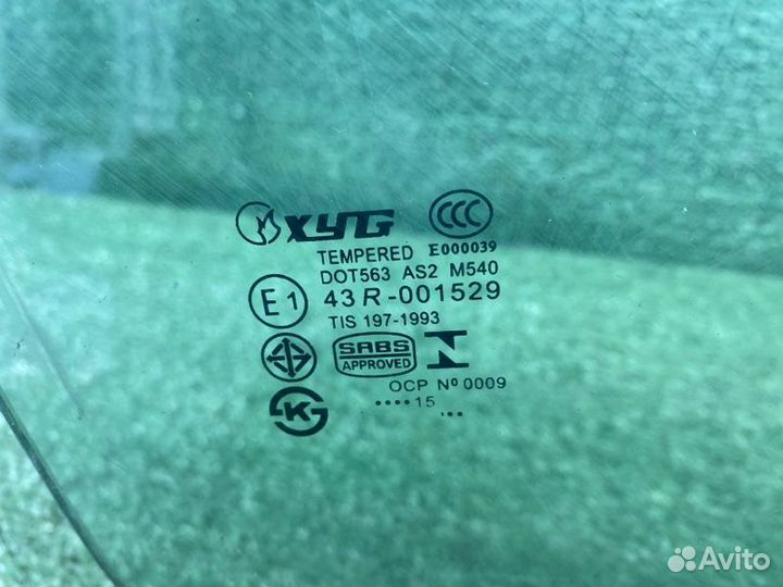 Стекло двери переднее правое Volkswagen Passat B5