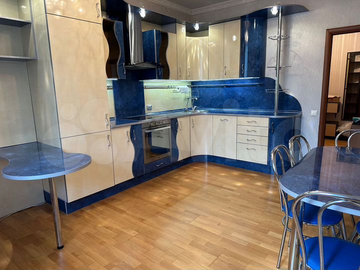 2-к. квартира, 76 м², 3/16 эт.