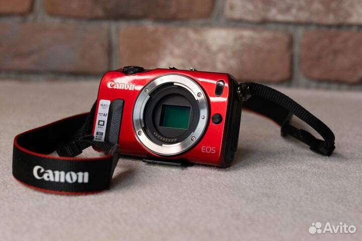 Canon EOS M kit EF-M 18-55mm f/3.5-6.3 IS STM