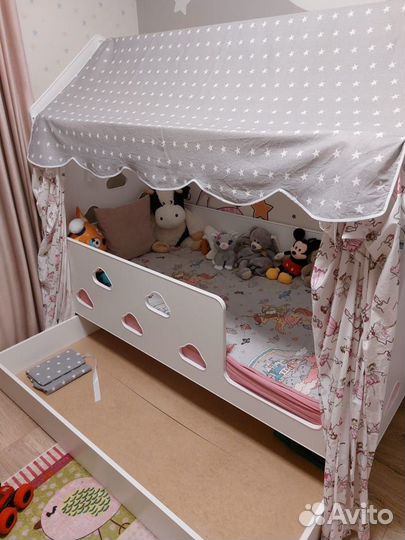 Детская кроватка-домик