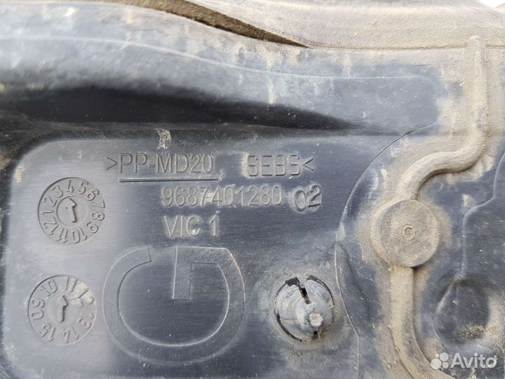 Пыльник переднего крыла правый Citroen C4 B7