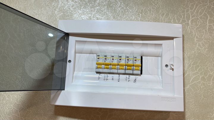 2-к. квартира, 53 м², 1/9 эт.