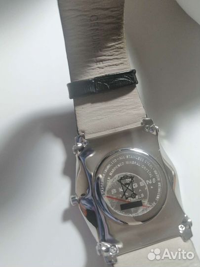 Часы Skagen со сколом