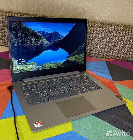 Ноутбук Lenovo в отличном состоянии, SSD, AMD-A4