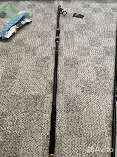 Карповое удилище,катушки,поводки,подставки