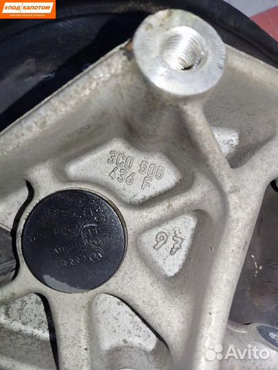 Кулак задний правый Volkswagen Tiguan рест. 2014