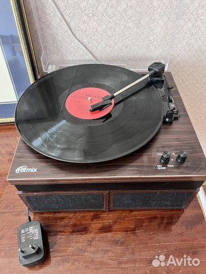 Виниловый проигрыватель