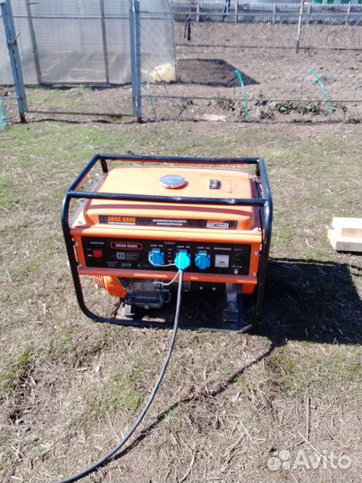 Бензиновый генератор