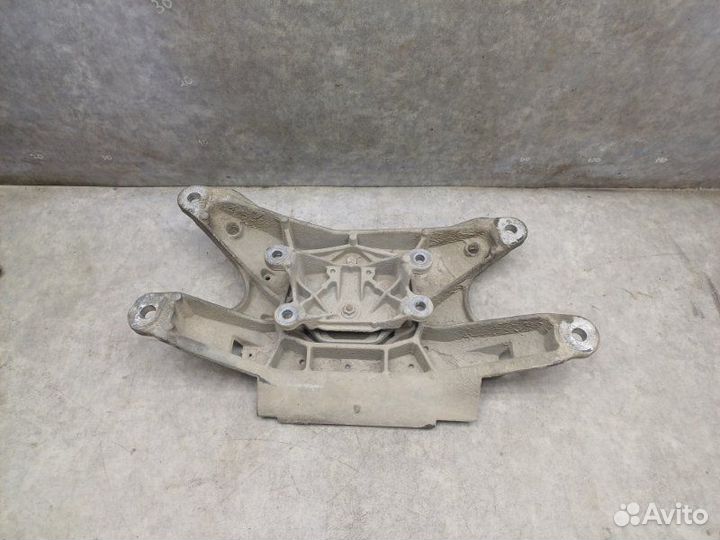 Опора кпп Audi A4 B8 1.8 cdhb 2010