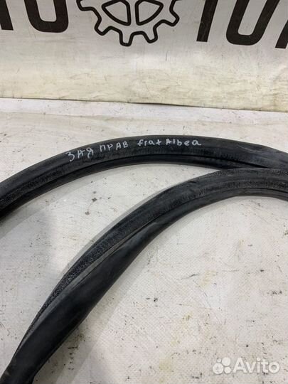 Уплотнитель проема двери задний правый Fiat Albea