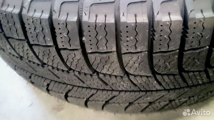 Michelin X-Ice 3 245/45 R19 102H