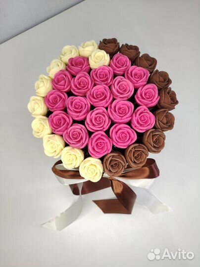 Розы из Белого и Молочного Шоколада - 37 штук