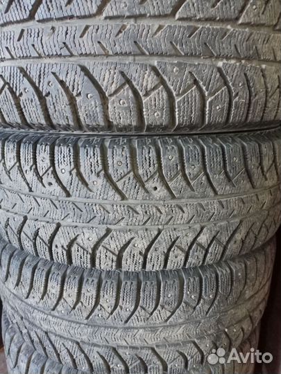 Bridgestone Ice Cruiser 7000 215/65 R16 98T