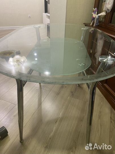 Кухонный стол стеклянный