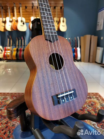 Укулеле сопрано с чехлом