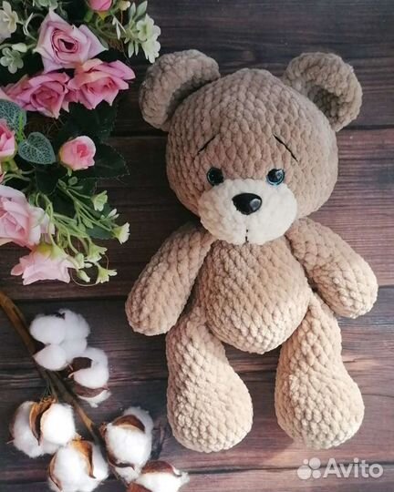 Вязаная игрушка ручной работы мишка