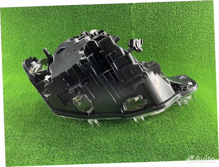 Фара левая Volkswagen Passat 14-20