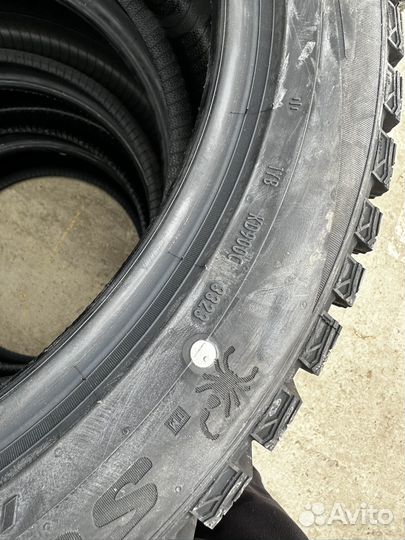 Pirelli Ice Zero 2 245/45 R20