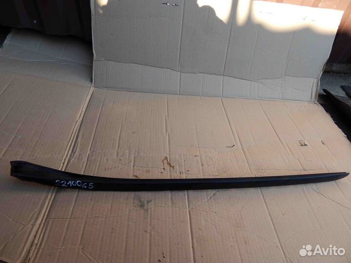 Молдинг лобового стекла BMW X1 F48