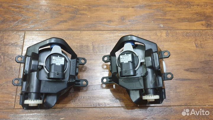 Противотуманные фары оригинал Toyota Rav4 XA40