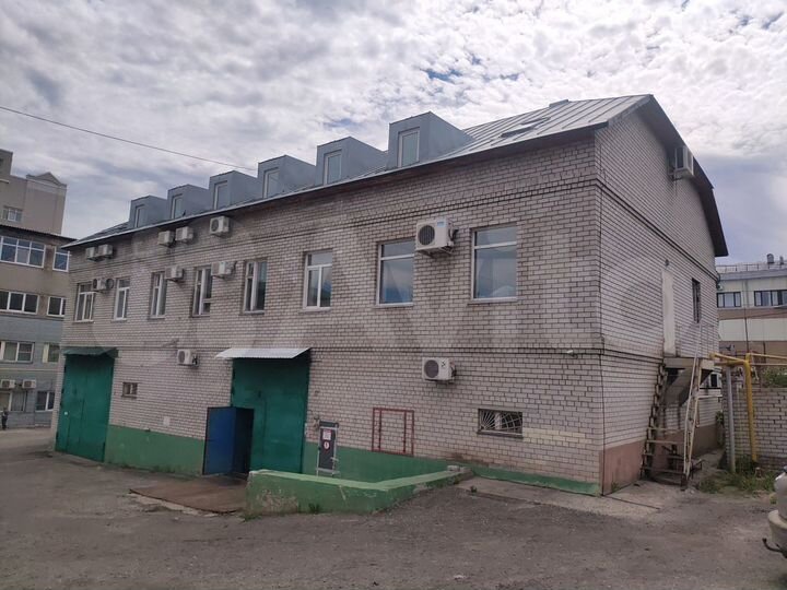 Здание в центре с арендаторами, 943.9 м²