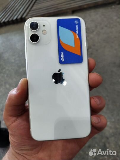 Телефон iPhone 11