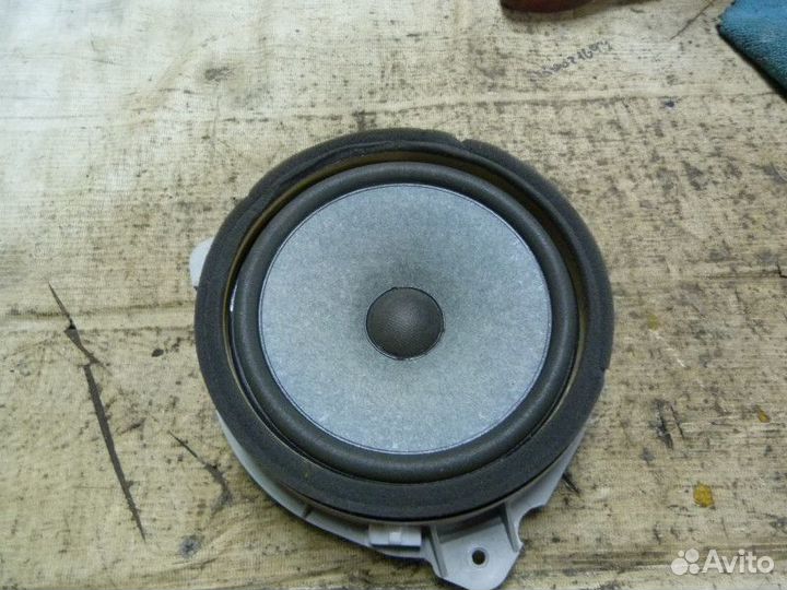 Динамик Toyota RAV 4 2000-2005
