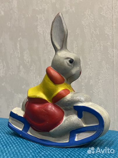 Старая резиновая игрушка 