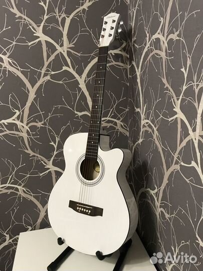 Белая акустическая гитара Elitaro