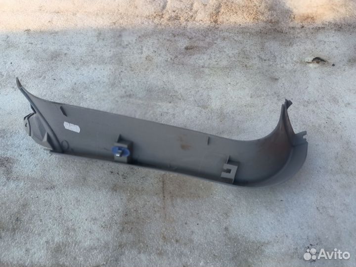 Обшивка двери багажника правая Opel Zafira B