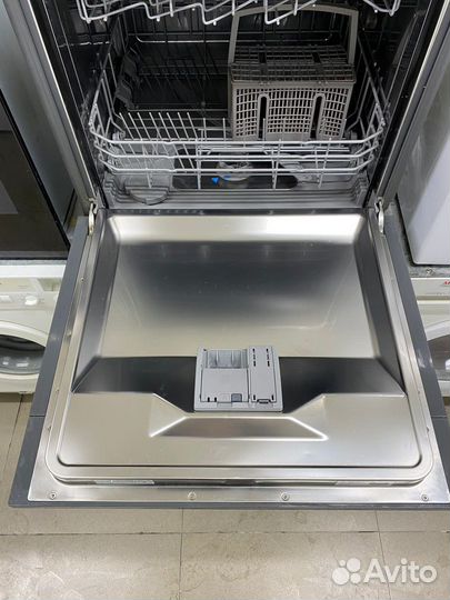 Встраиваемая посудомоечная машина 