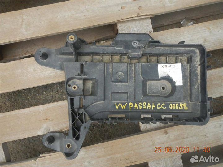 Крепление акб (корпус/подставка) VW Passat CC 200