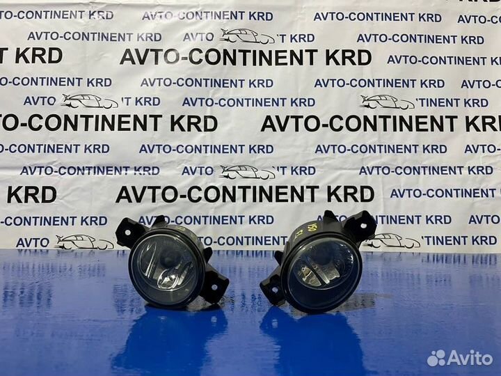 Фара противотуманная передняя Nissan Fuga Y50 VQ25