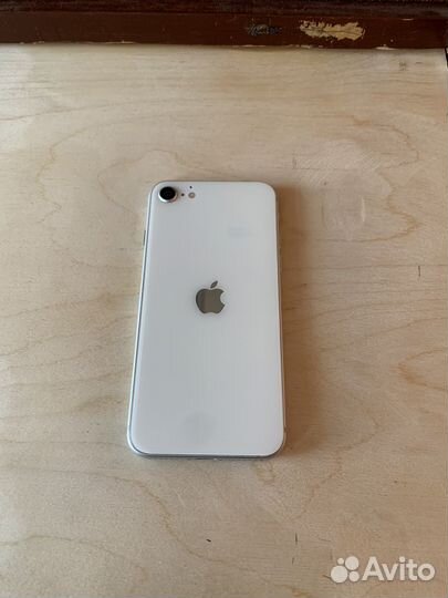 iPhone SE, 64 ГБ