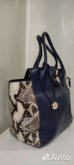 Красивая женская сумочка