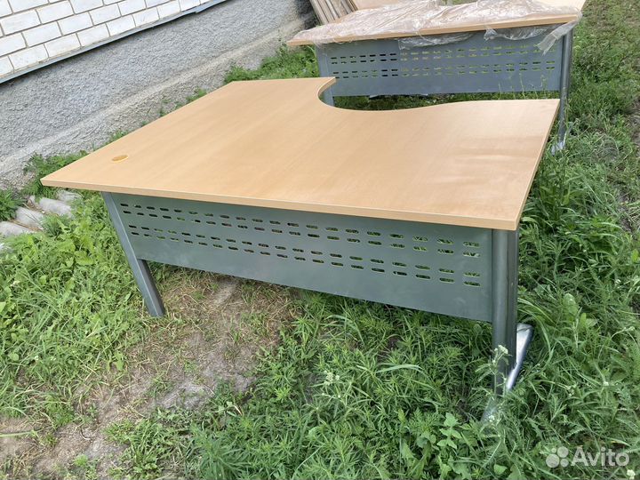 Столы офисные угловые компьютерный