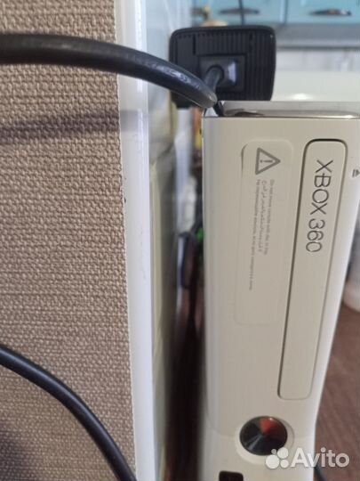 Консоль Xbox 360+8 игр(дисками) в комплекте
