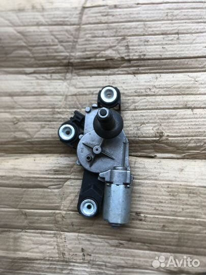 Моторчик стеклоочистителя багажника. Ford Focus 2