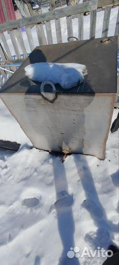 Металлический бак под воду