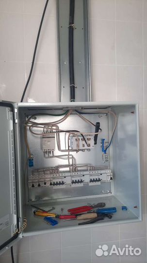 Бригада электромонтажников