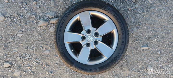 Зимние колеса 205/55/ r 16 в сборе на KIA