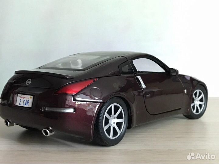 Модель автомобиля 2003 nissan 350z. 1:18